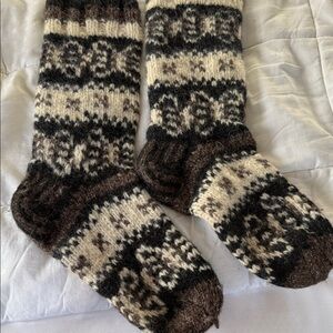 Unisex Cozy Knit Patterned Socks - Black and Cream wool med excellent condition